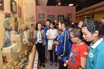 太原市聾人學(xué)校走進(jìn)山西省工藝美術(shù)館 承辦展覽展示活動(dòng)